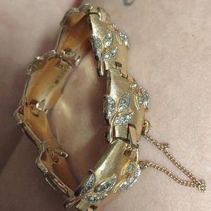 Trifari bracket like new never warn